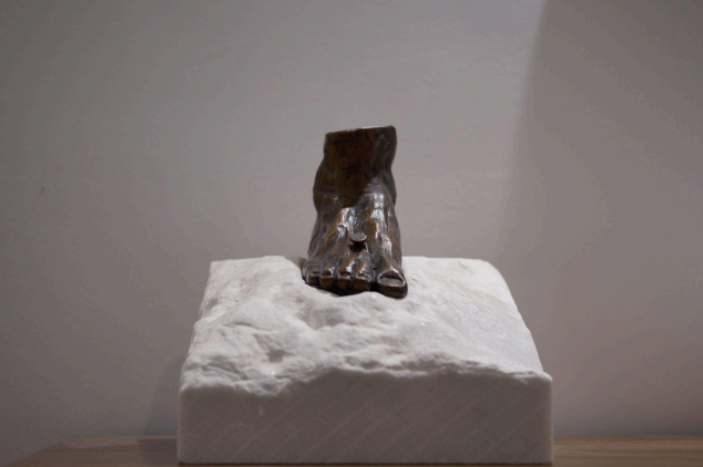 Pie de bronce clásico – La Jaula de la Rutina