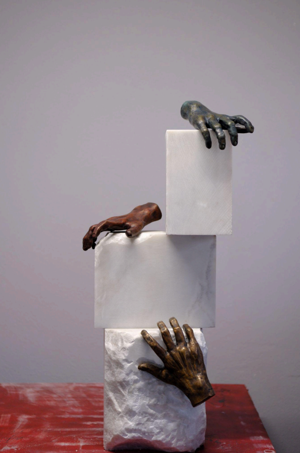 MANOS (AVARICIA) – SOSTENER HASTA QUE YA NO QUEDA NADA