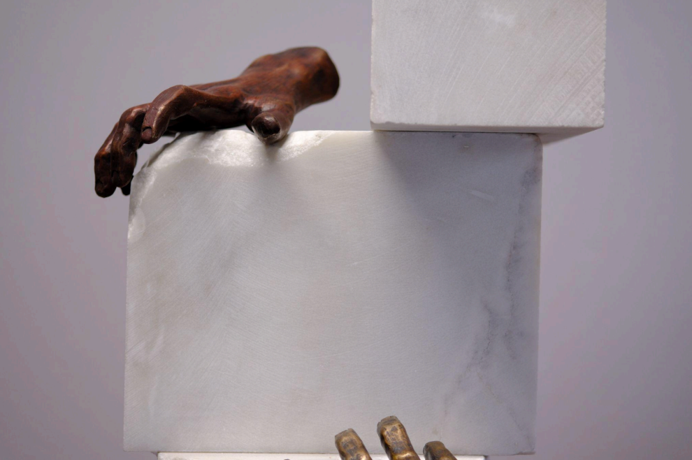 MANOS (AVARICIA) – SOSTENER HASTA QUE YA NO QUEDA NADA