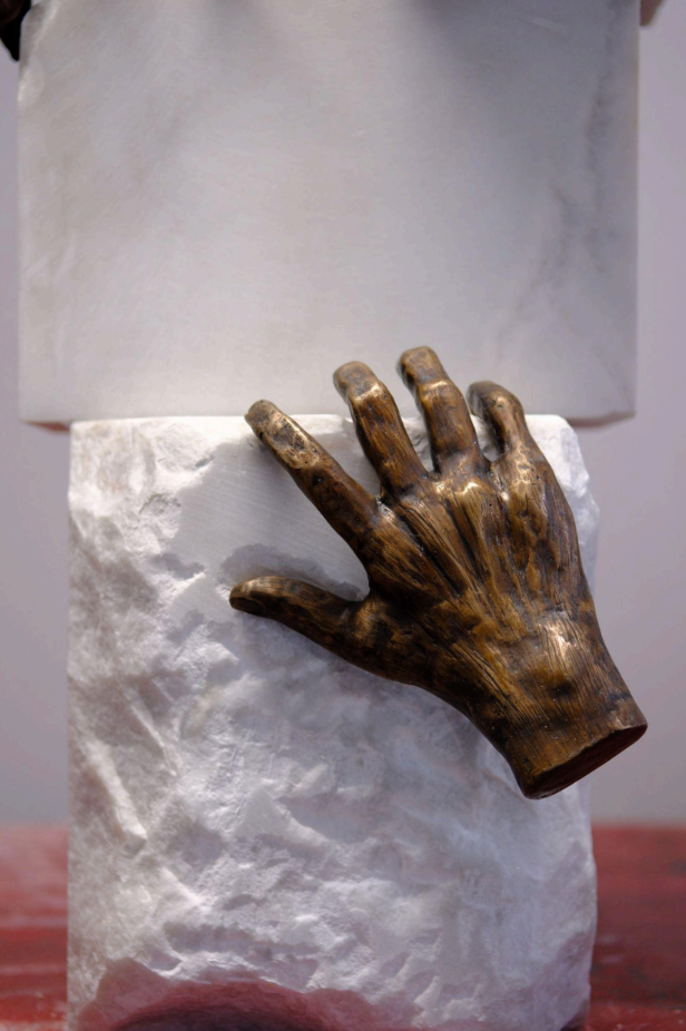 MANOS (AVARICIA) – SOSTENER HASTA QUE YA NO QUEDA NADA