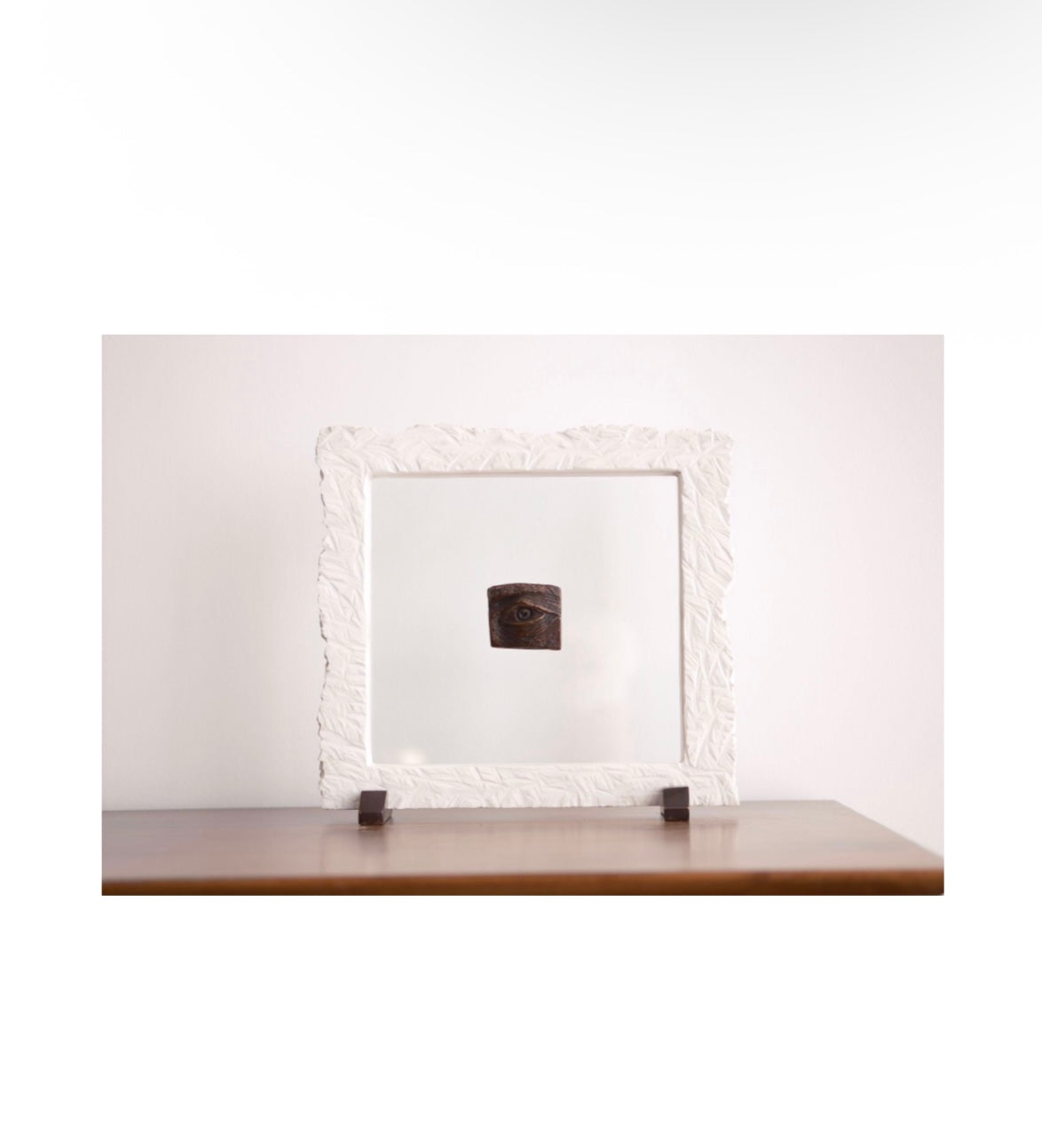 Ojo de bronce rojizo – El Ojo del Deseo Ajeno